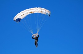 多米APP下载-NBA常规赛季后赛爆出冷门！丹佛掘金险胜广东男篮，争冠形势突变